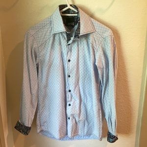 Beautiful dress shirt with cuff detailing